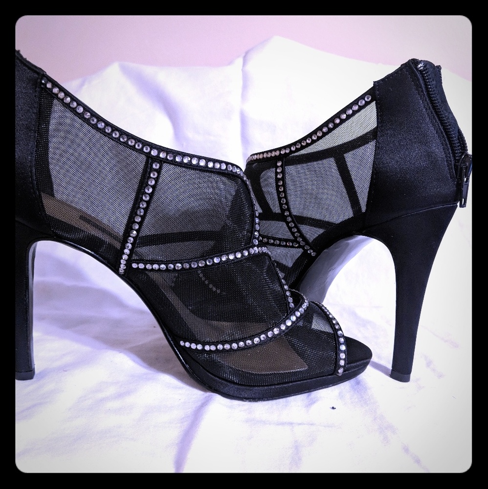 Capparros sz 8 beaded peep toe booties new